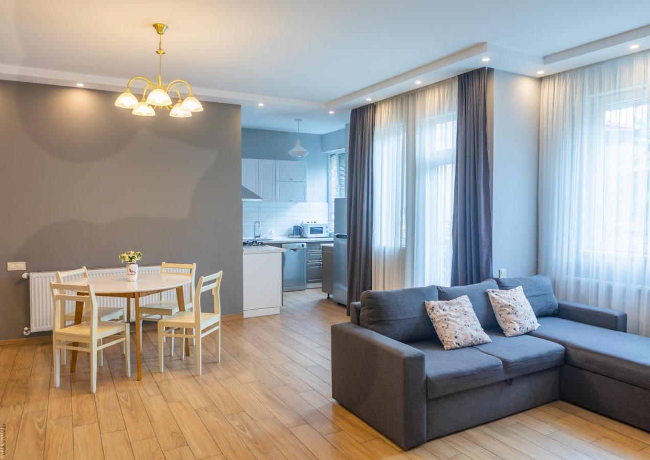 Apartment By The Sheraton Батуми Экстерьер фото