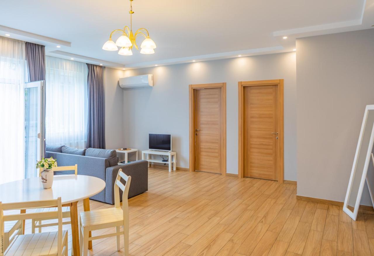 Apartment By The Sheraton Батуми Экстерьер фото